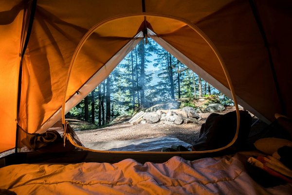 Comment préparer psychologiquement des enfants à un camping dans des conditions extrêmes?